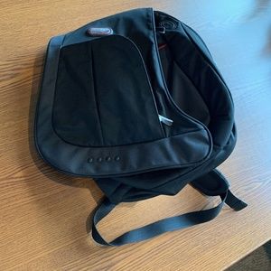 Tumi 5104D Black and Red Sling